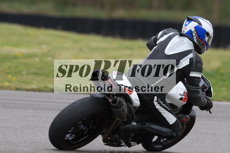 Archiv-2022/13 25.04.2022 Plüss Moto Sport ADR/Freies Fahren/backside